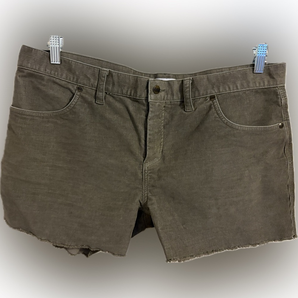 Carve Designs Olive Green Shorts Size 12